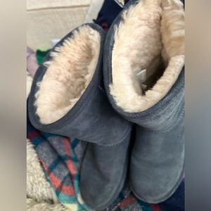 BearPaw Sheepskin Suede Boots SZ 7